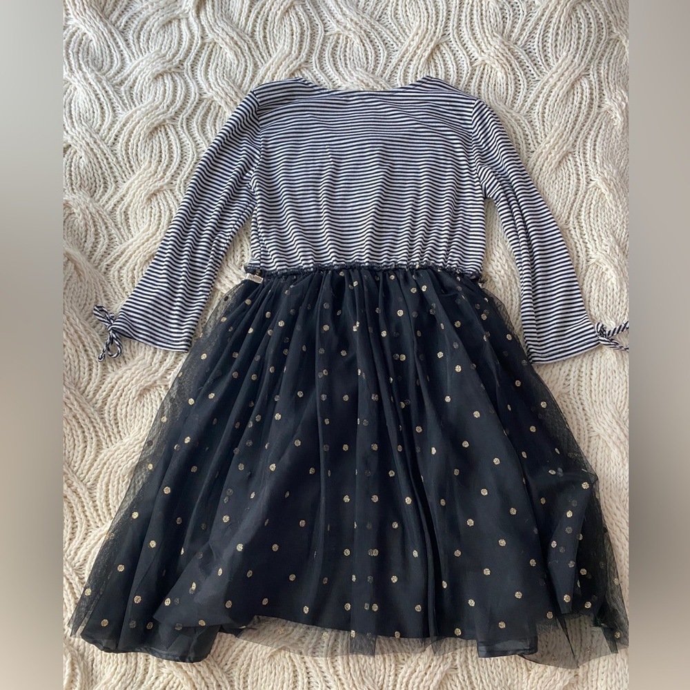 Girls size 16 formal dress, perfect for dinners or events, only used once.